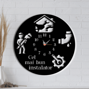 Ceas de perete personalizat, Instalator