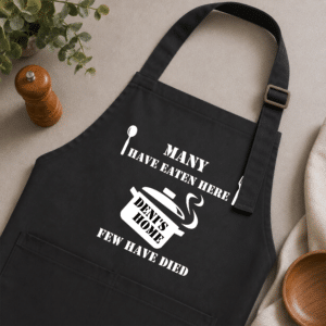 Șorț Personalizat pentru Bucătărie „Many Have Eaten Here, Few Have Died”