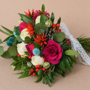 Alternative view of Buchet mireasa Greenery Verdeata criogenata Flori hartie