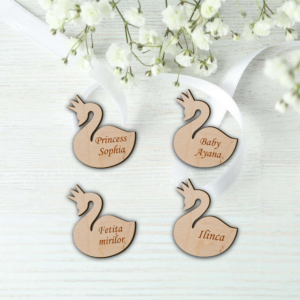 Cocarde Personalizate Lemn, Insigne Nunta/Botez, Lebada