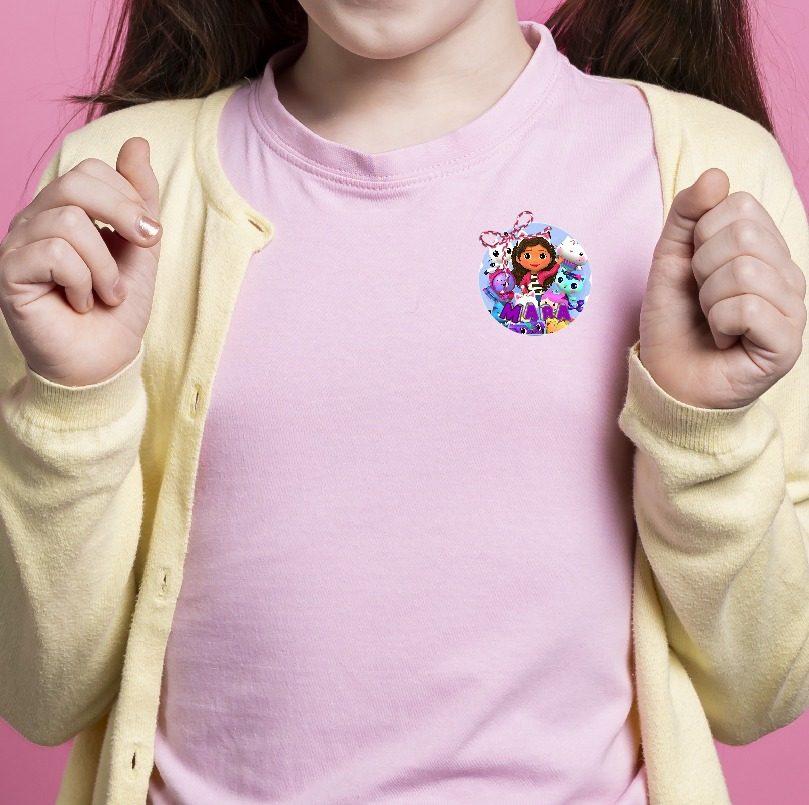 Insigne Martisoare Personalizate Copii, Casa de papusi a lui Gaby's - imagine 2