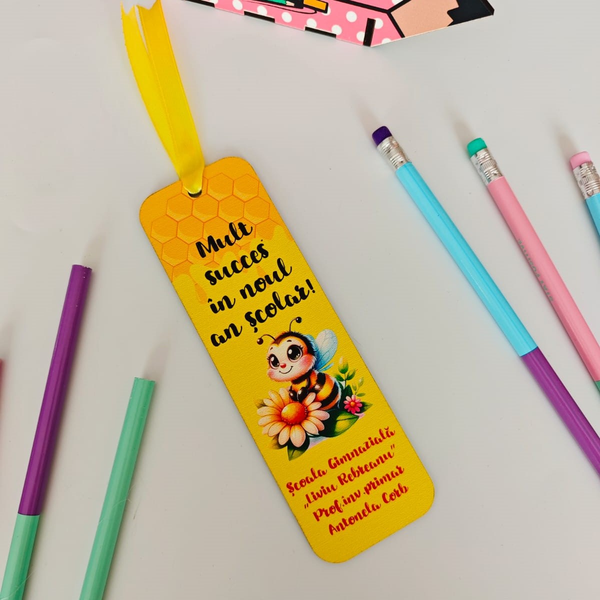 Semn carte lemn personalizat Grupa Albinutelor - imagine 2